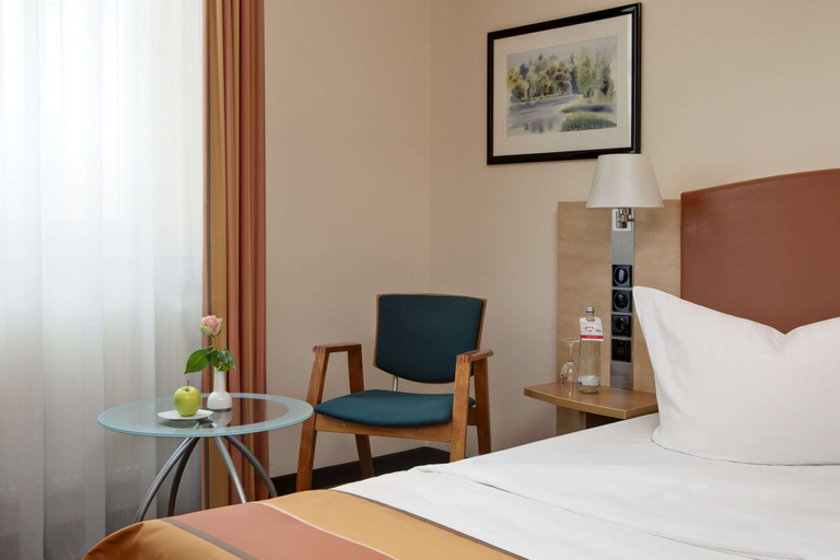 Bedroom 2, IntercityHotel Berlin Ostbahnhof, Berlin
