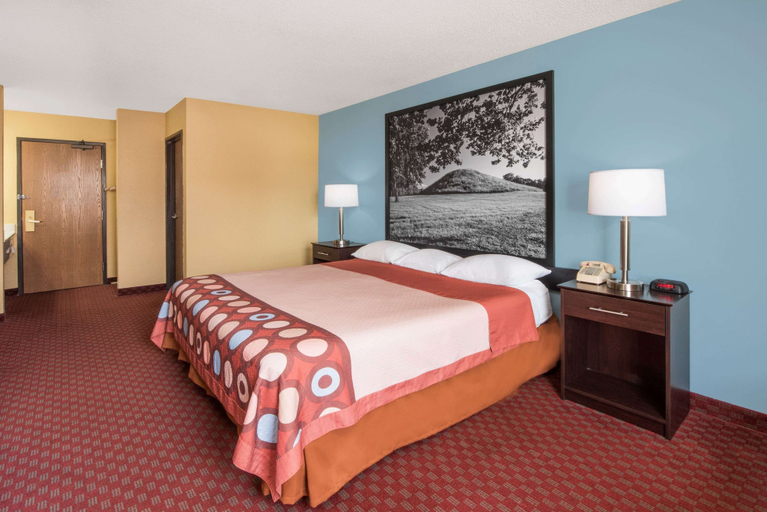 Bedroom 3, Super 8 By Wyndham Troy Il/St. Louis Area, Madison