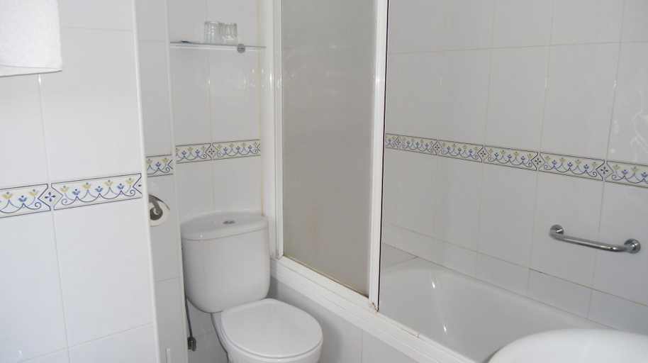 Bathroom 4, Hostal París, Cádiz