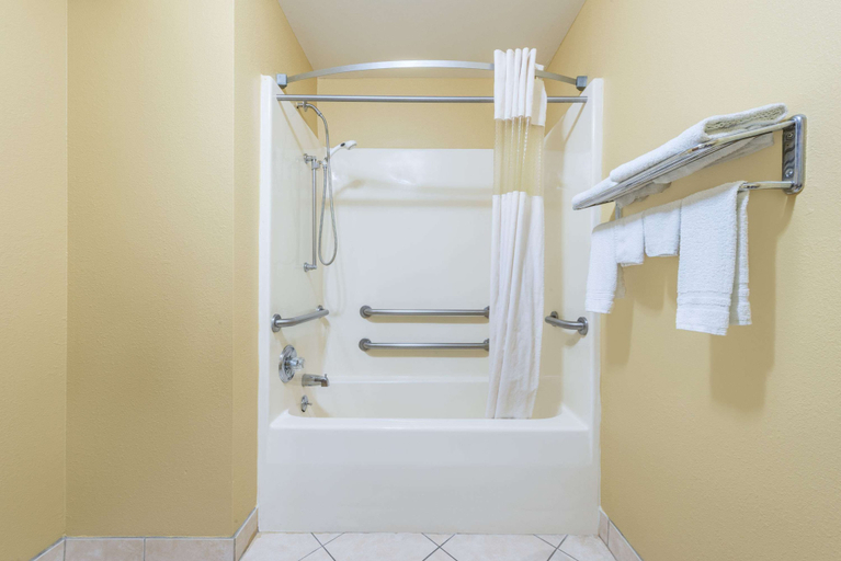 Bathroom 4, Super 8 By Wyndham Troy Il/St. Louis Area, Madison