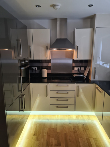 Others 5, 1-bed Apartment - Sleeps 3 - Parking - Wifi, Kent