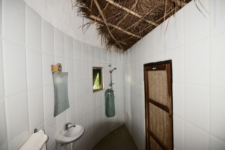 Bathroom 3, Footsteps Eco-Lodge, Kombo South