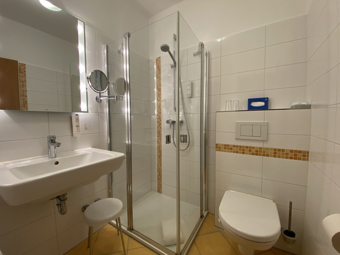 Bathroom 4, Hafen Hotel Schützenhof, Ostholstein