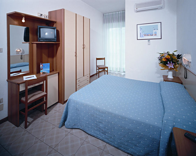Bedroom 2, Hotel Madrid, Rimini