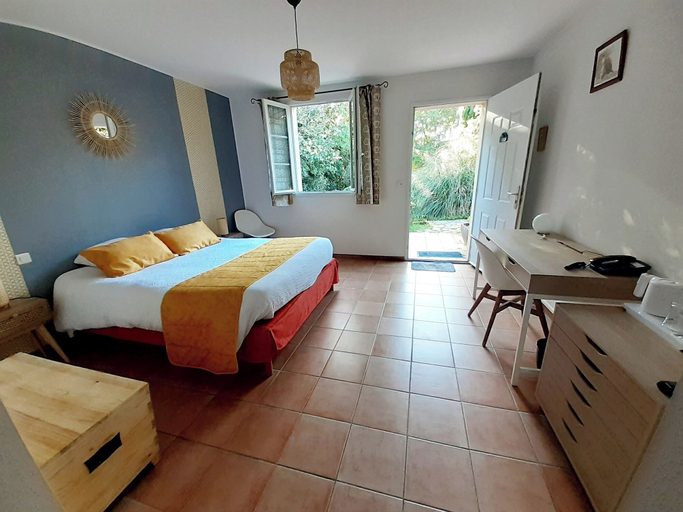 Bedroom 2, Hôtel Restaurant Le Clos Des Capitelles, Gard