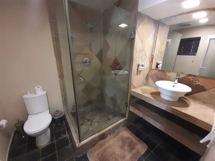 Bathroom, Flying Falcon Guesthouse, City of Johannesburg