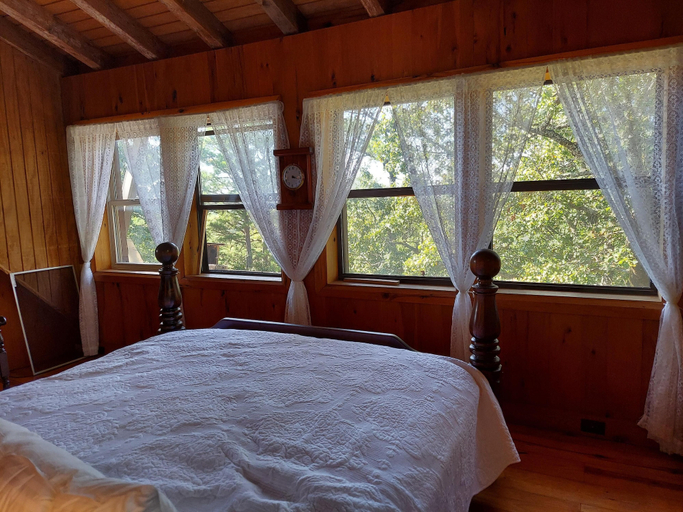 Bedroom 2, Hunters Hike, Marion