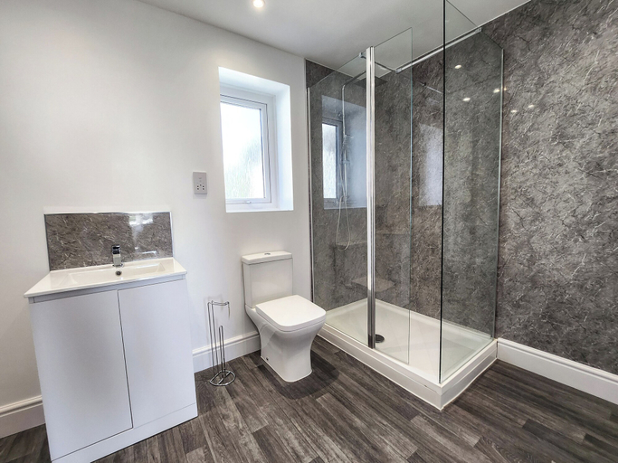 Bathroom 4, Bay View - 1 Bed Suite - Ocean Breeze, Swansea