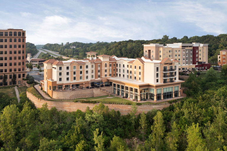 Exterior & Views 2, Courtyard Kansas City at Briarcliff, Jackson