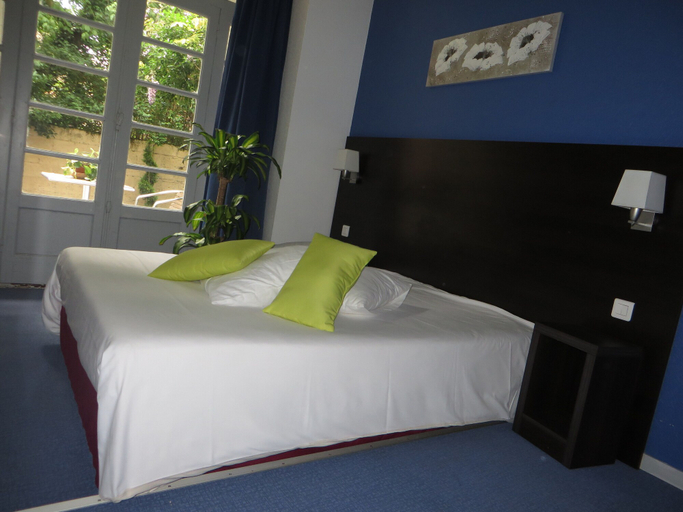 Bedroom 4, Hotel Regina, Doubs