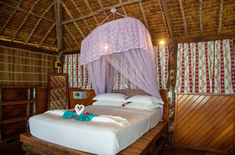 Bedroom 3, Fatboys Resort, Gizo