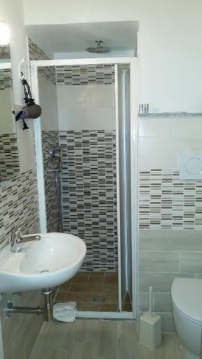 Bathroom 4, Residence Europa, Sassari