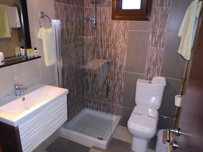 Bathroom 5, Machi Rooms, Thessaly