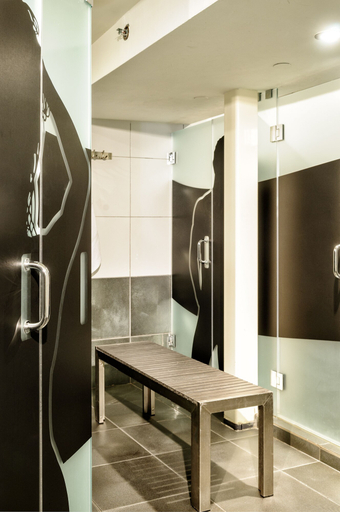 Bathroom 5, Posh South Beach Hostel, Miami-Dade