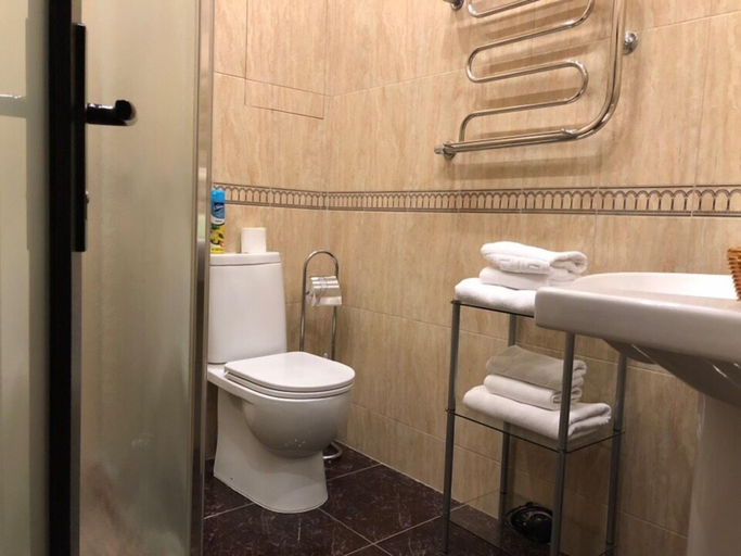 Bathroom 3, Pokrovskiy Dom, Central