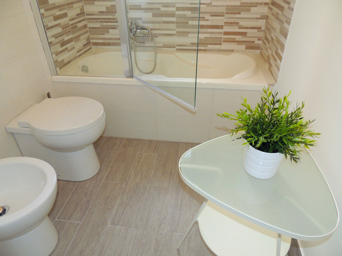 Bathroom 2, In Itinera Atelier B&B, Palermo