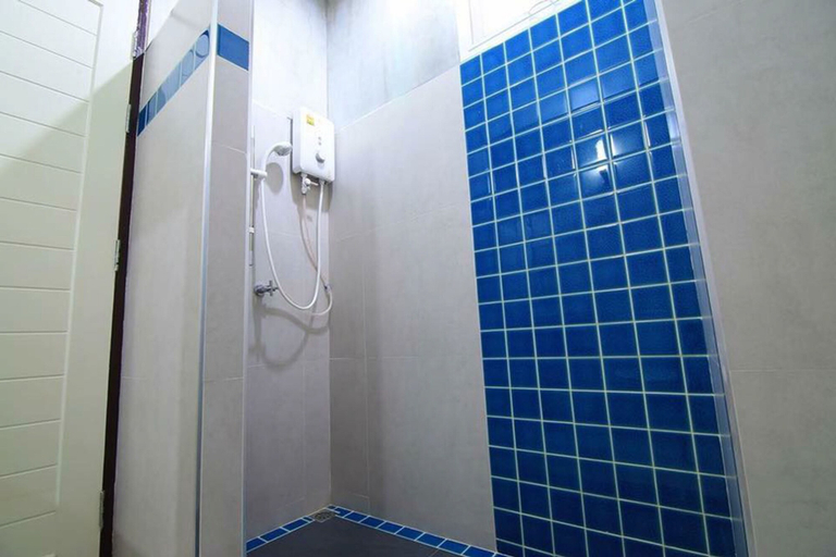 Bathroom 3, Nava Resort, Pak Phli