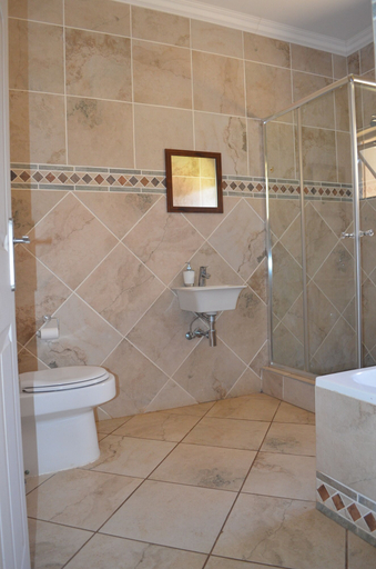 Bathroom 4, Manor Hills Guest Lodge, Bojanala