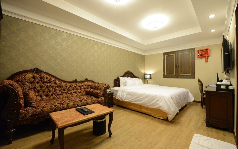 Bedroom 3, Central Tourist Hotel, Anyang
