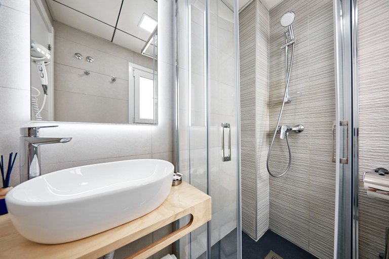 Bathroom, GBH Hotel-Apartamentos Caballito de Mar, Alicante