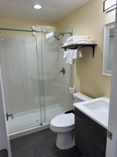 Bathroom 4, Relax Inn of Medford, Jackson