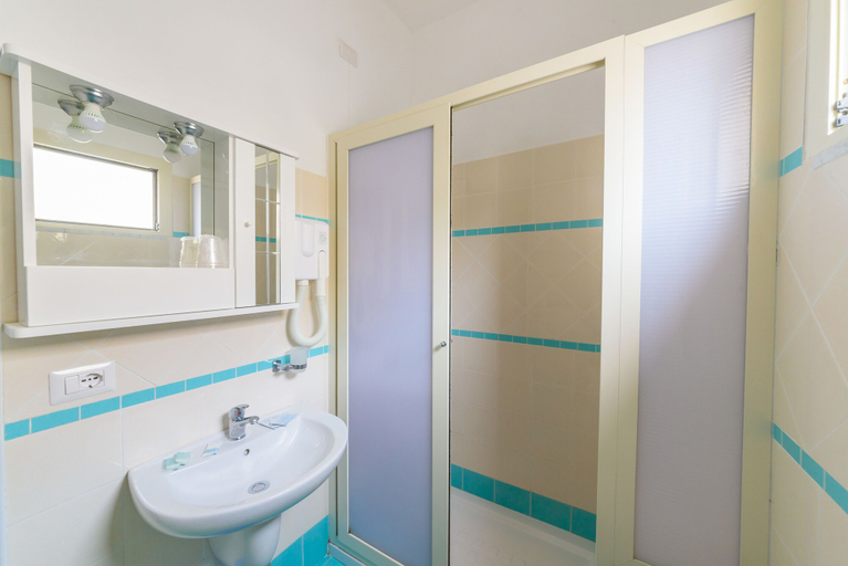 Bathroom 4, Hotel Celeste, Napoli