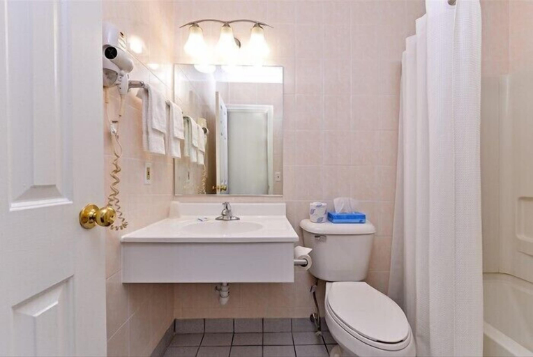 Bathroom 4, Rodeway Inn Groton - New London, New London