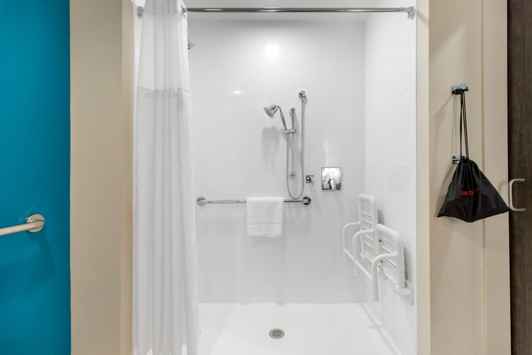 Bathroom 4, Cambria Hotel Mount Pleasant – Charleston, Charleston