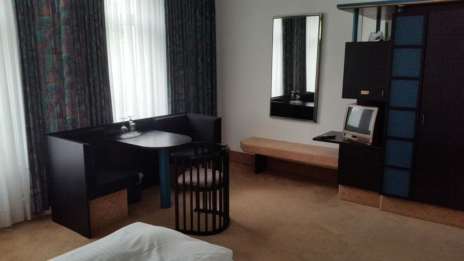 Bedroom 3, Hotel Bitterfelder Hof, Anhalt-Bitterfeld