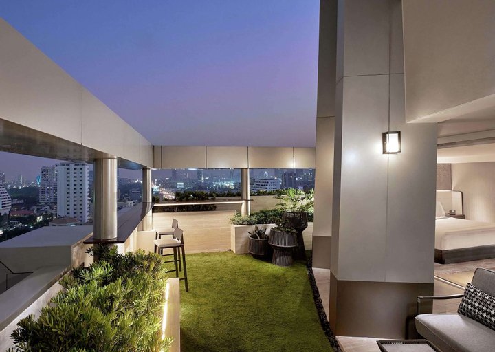 Exterior & Views 5
