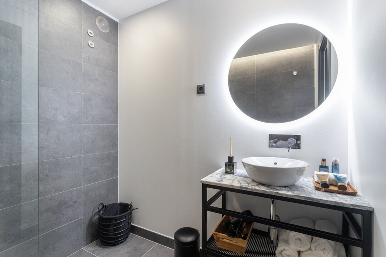 Bathroom 4, Anjos Balconies, Lisbon