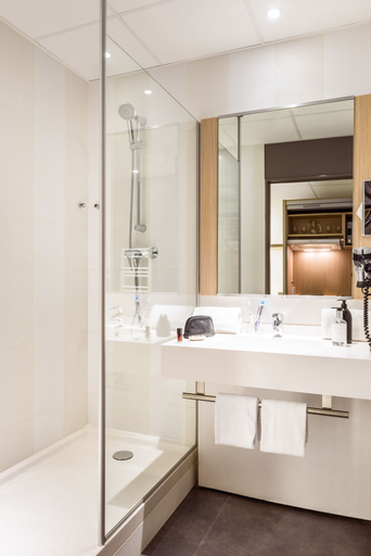 Bathroom 5, Aparthotel Adagio Paris Malakoff Châtillon, Hauts-de-Seine