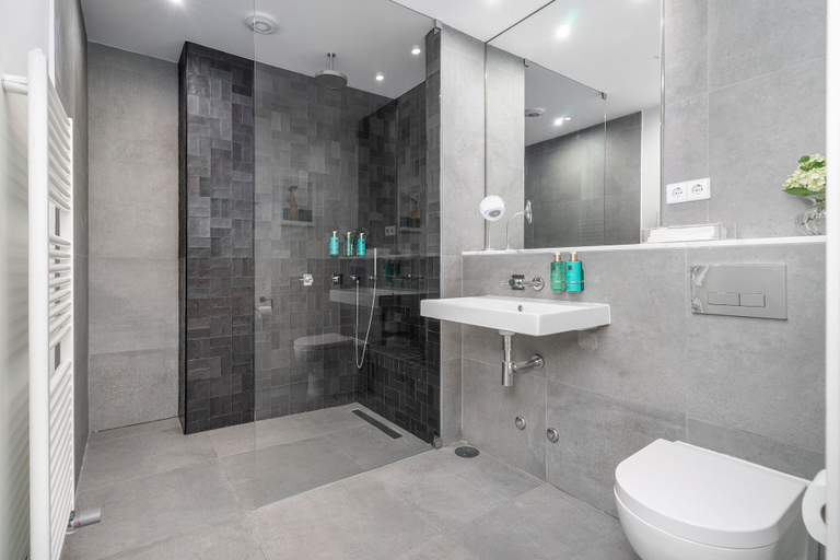 Bathroom 5, Canto de Luz, Porto