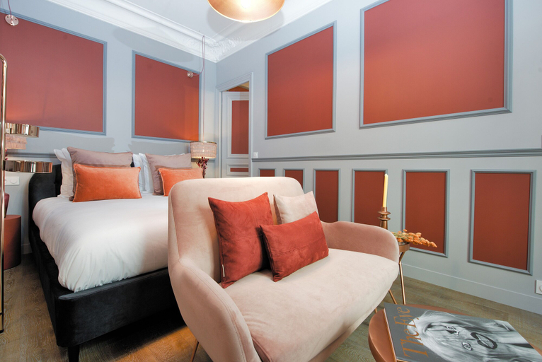Bedroom 2, The Lord Byron Suite, Paris