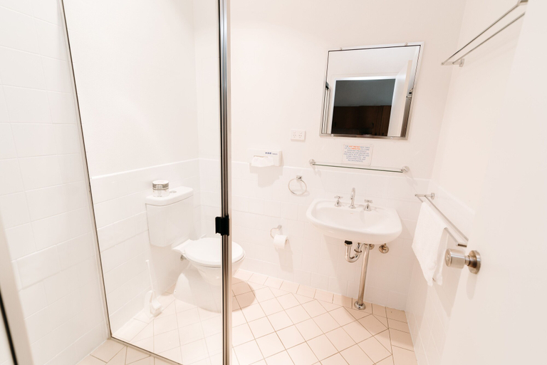 Bathroom, The Ophir Hotel, Orange