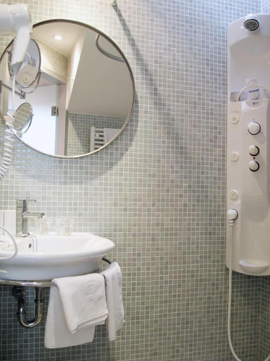 Bathroom 3, La Plaza II, Asturias