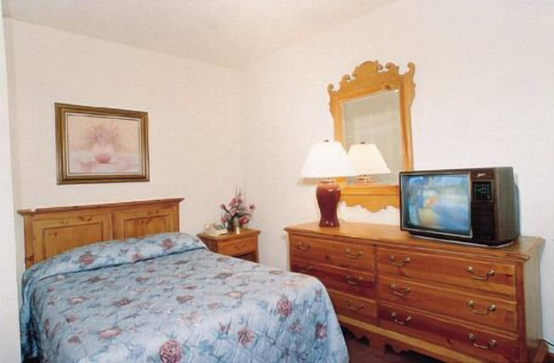 Bedroom 2, Calypso Boutique Hotel, Cape May