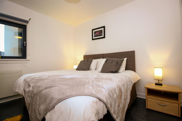 Bedroom 2, Lancefield Quay Hydro Apartments, Glasgow