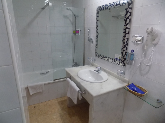 Bathroom 4, Hotel Traíña, Murcia