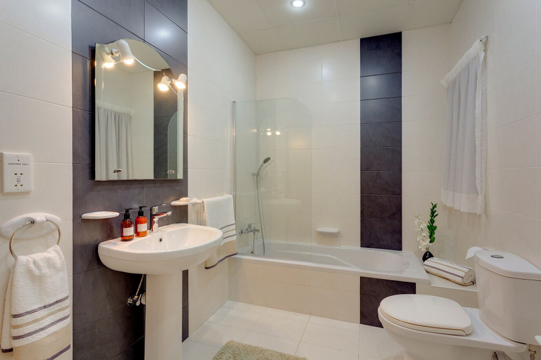 Bathroom, Valletta and Harbour Views Apartment in Central Sliema