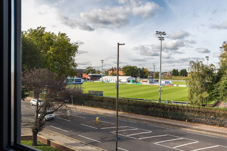 Others, Modern Bedford Blues Apartment, Bedfordshire