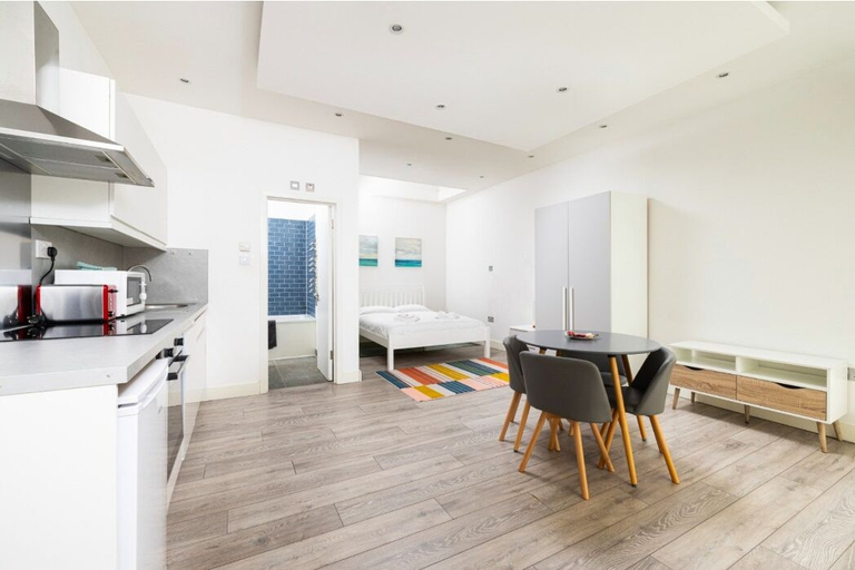 Others 4, Charming Euston Apartments, London