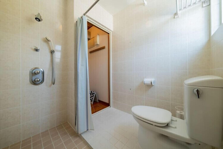 Bathroom 4, Lanakai House, Onna