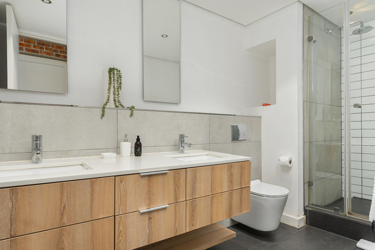Bathroom, Matrix 611, City of Cape Town