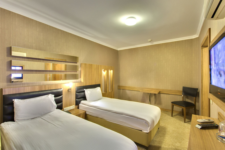 Bedroom 2, Hotel Antroyal, Antalya