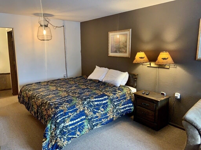 Bedroom 2, Hidden Lake Resort, Benton