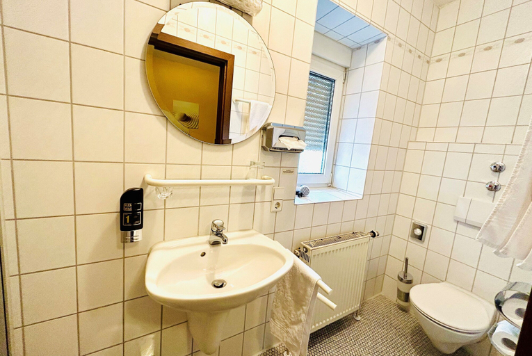 Bathroom 2, Garni-Hotel Adler, Esslingen