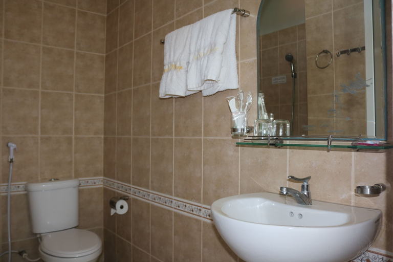 Bathroom 4, Sunrise Village Hotel, Phan Thiết