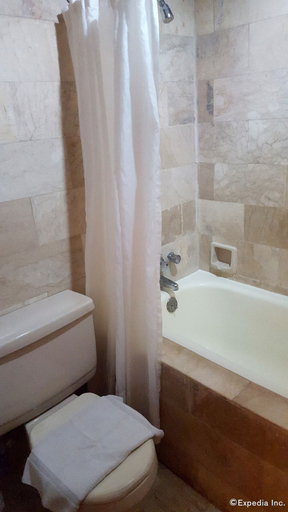Bathroom 4, Lourdes Family Suites Makati powered by Cocotel, Makati City
