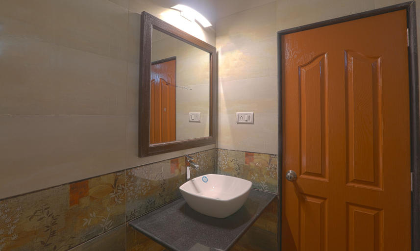 Bathroom 4, Anjuna Beach Resort, North Goa